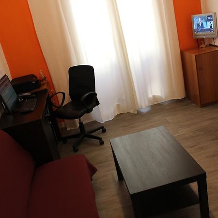 Pension Arosa Barcelona Bagian luar foto