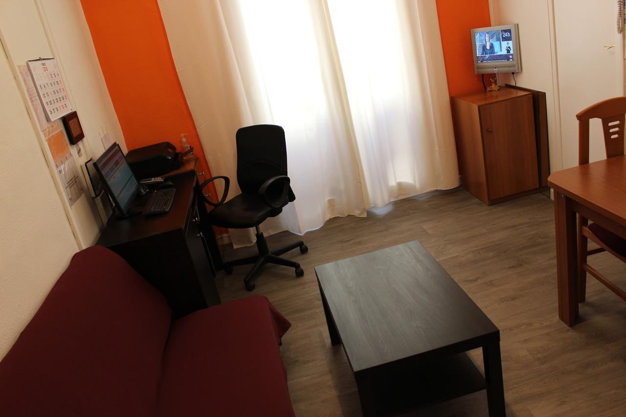 Pension Arosa Barcelona Bagian luar foto