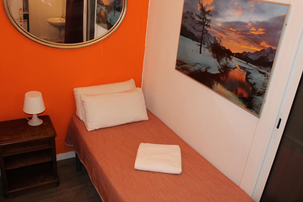 Pension Arosa Barcelona Bagian luar foto