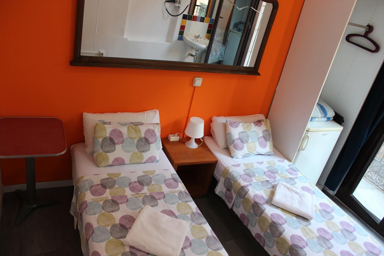 Pension Arosa Barcelona Bagian luar foto